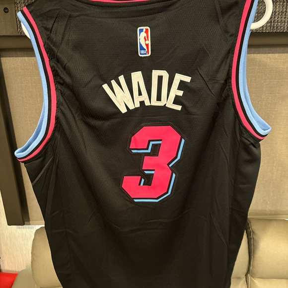 Dwayne Wade 3 Miami Heat Jersey XL - Picture 2 of 2